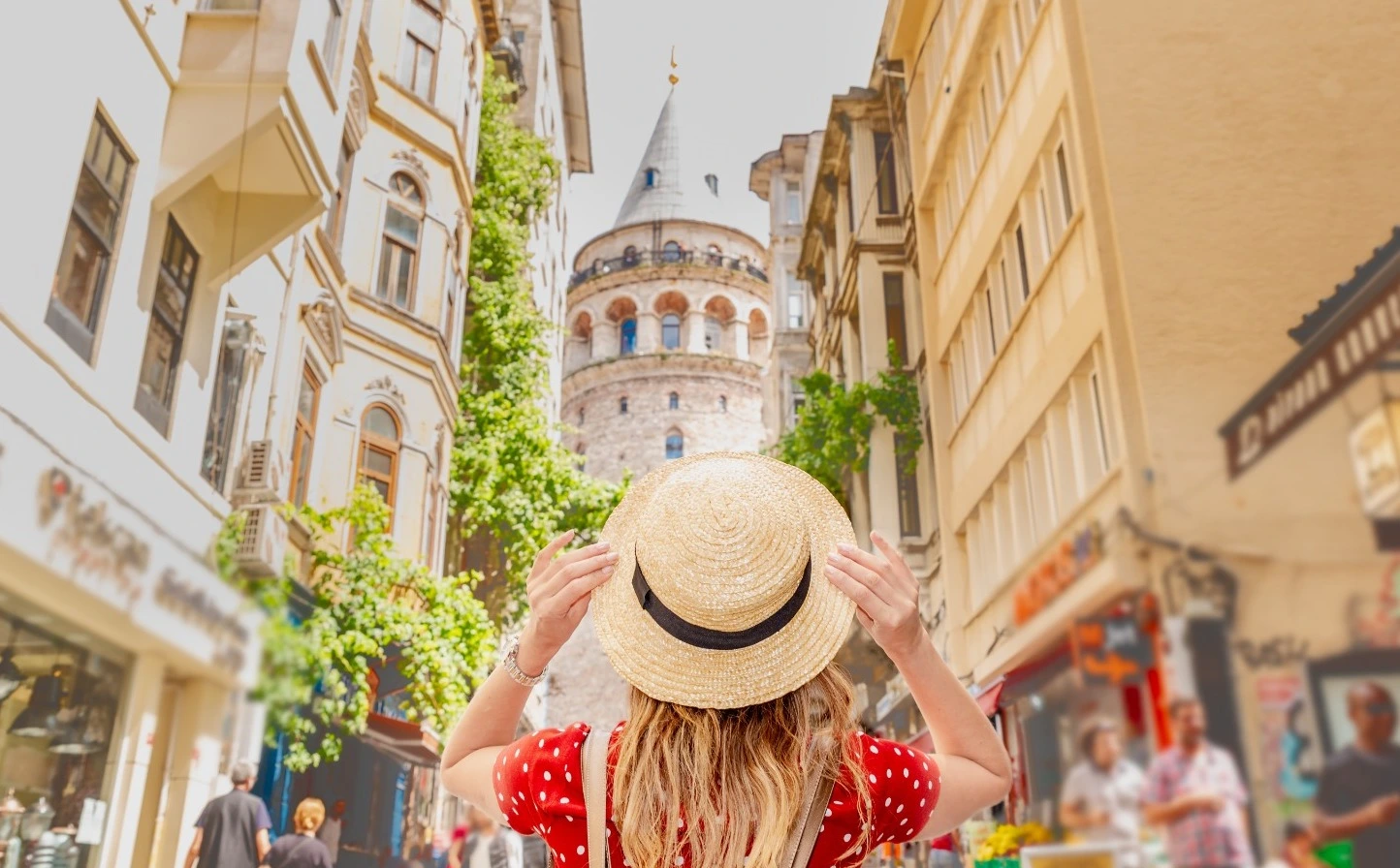 İstanbul Eczacı Odası 8 Mart Dünya Emekçi Kadınlar Günü'nde Galata Turu Düzenliyor
