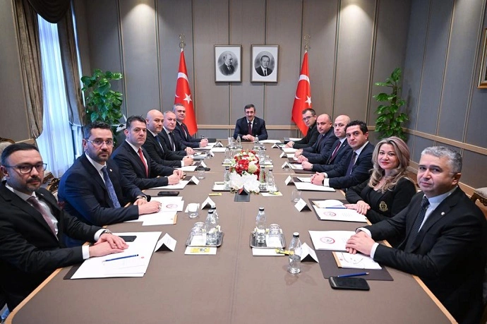 Türk Eczacıları Birliği, Cumhurbaşkanı Yardımcısı Cevdet Yılmaz’ı Makamında Ziyaret Etti
