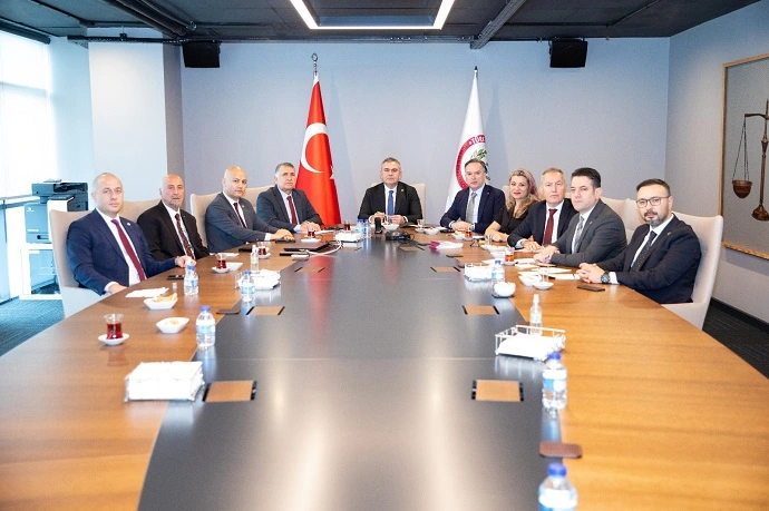 Yeni Seçilen Türk Eczacıları Birliği Yönetimi Ziyaretleri Kabul Ediyor