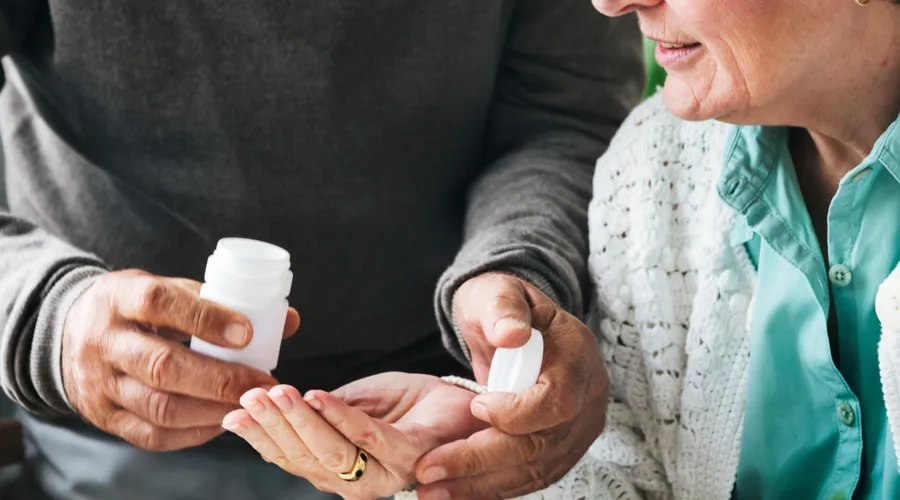 Araştırmalar Yaşlı Yetişkinlerde Kontrolsüz Aspirin Kullanımının Hala Yaygın Olduğunu Gösteriyor
