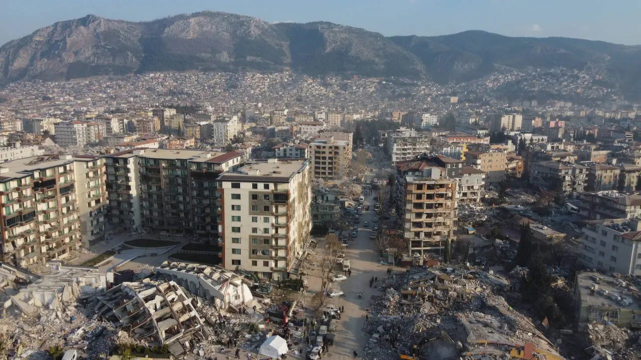 6 Şubat Depremlerinden Etkilenen Bazı Yerler İçin Mücbir Sebep Hali Uzatıldı