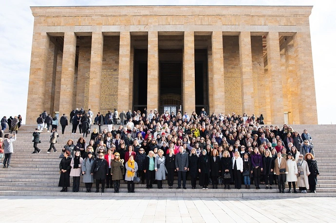 Kadın Eczacılar 8 Mart Dünya Emekçi Kadınlar Günü'nde Ankara'da Bir Araya Geldi
