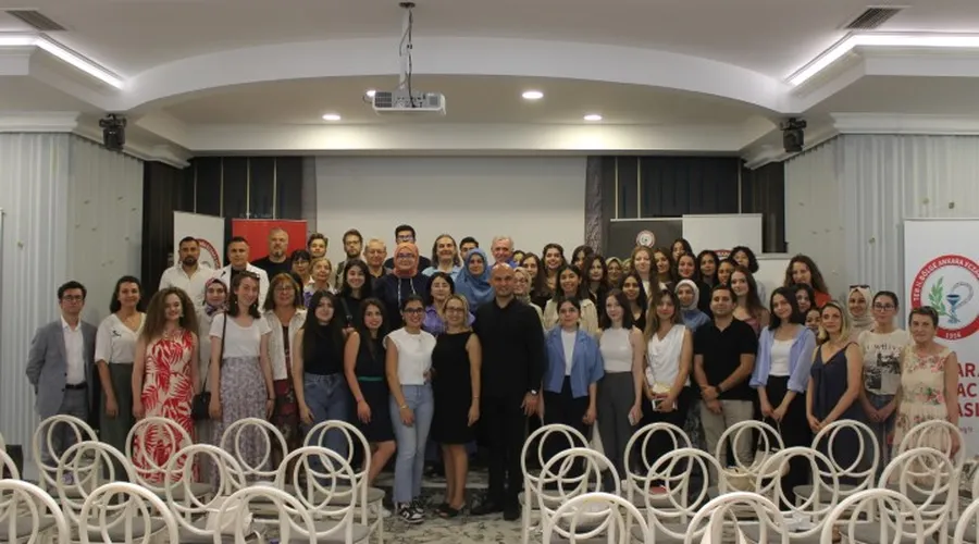 Ankara Eczacı Odası'nın Seminerinde Yardımcı Eczacılık Süreci Ele Alındı